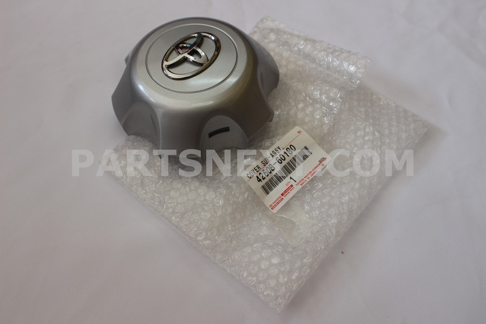 Toyota :: 4260B-60180 ORNAMENT SUB-ASSY, WHEEL HUB