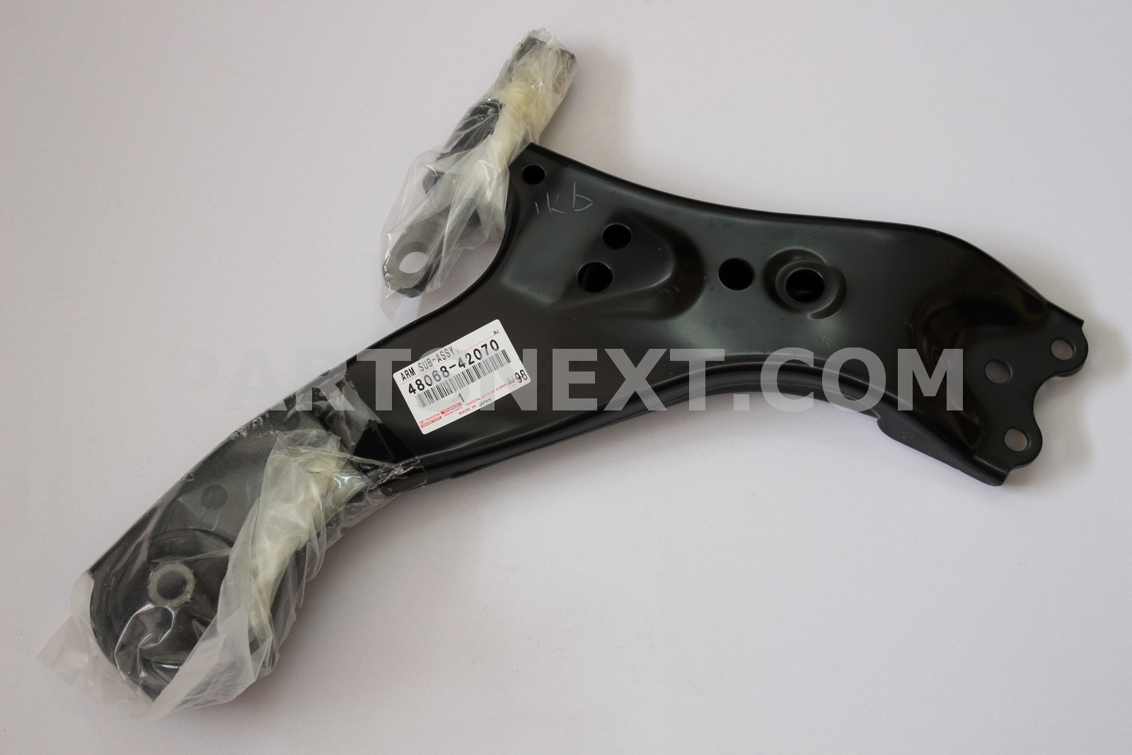 Toyota :: 48068-42070 ARM SUB-ASSY