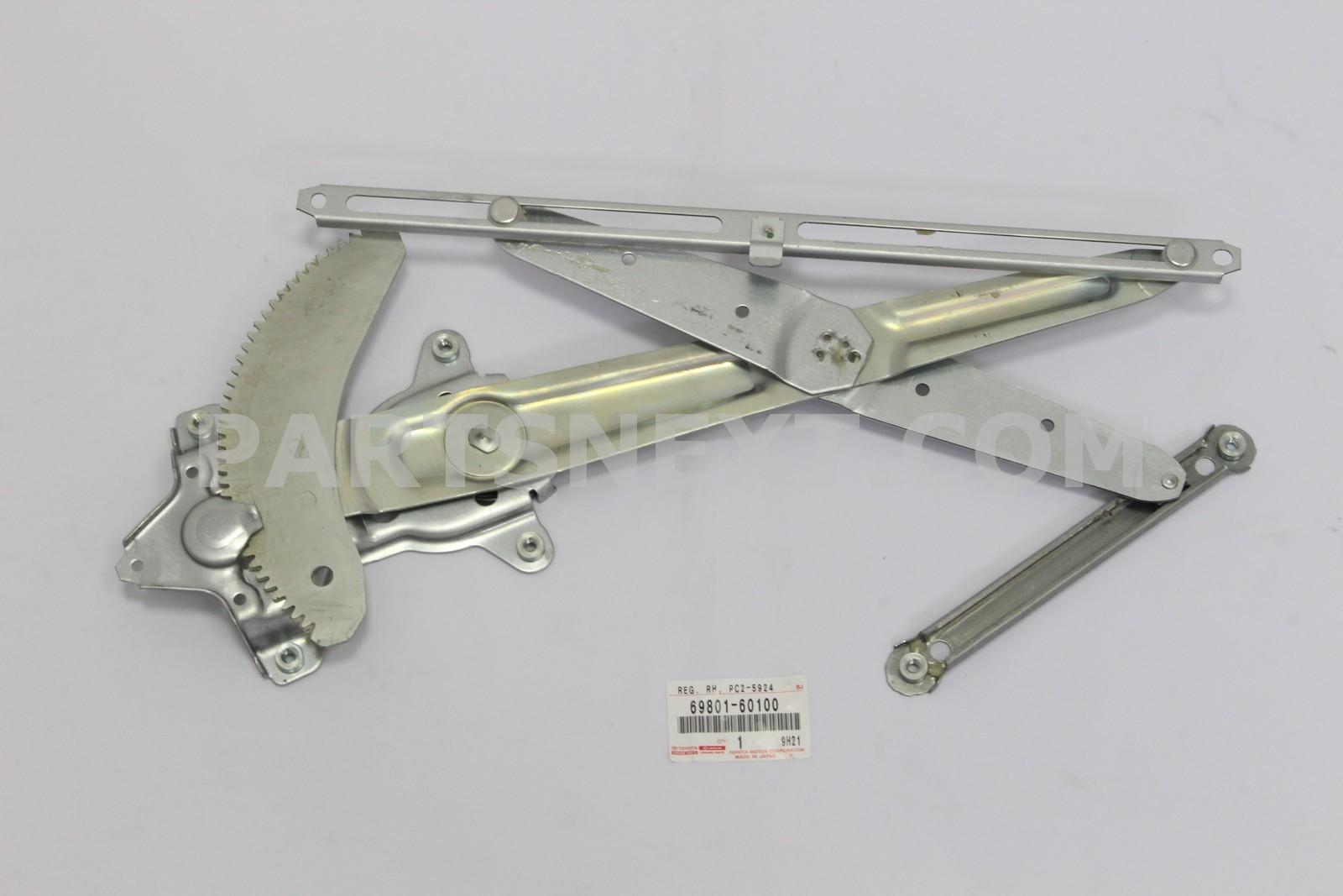 入荷準備用品 Toyota :: 69801-60100 REGULATOR SUB-ASSY