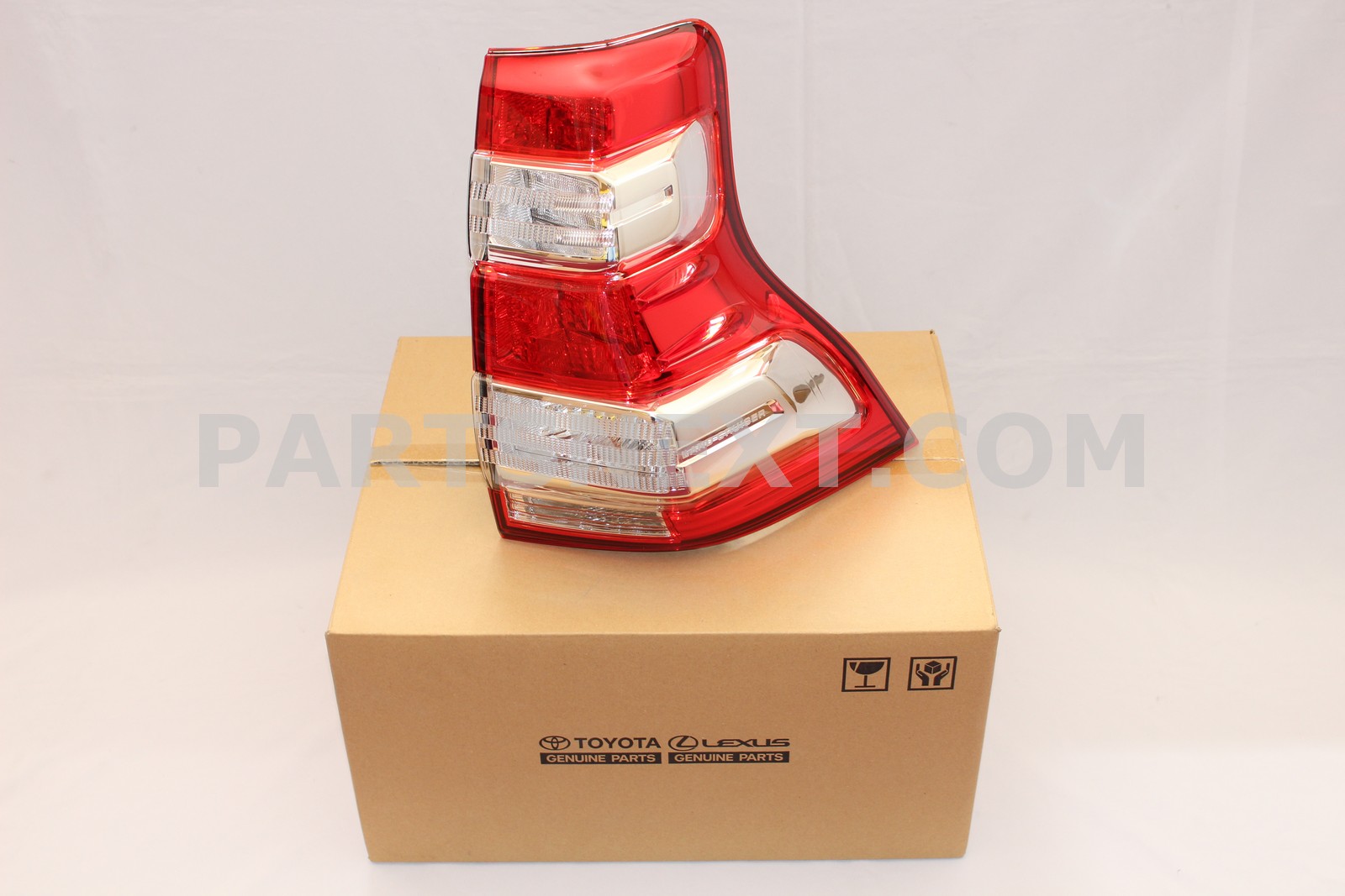 Toyota :: 81551-60B51 LENS & BODY RR