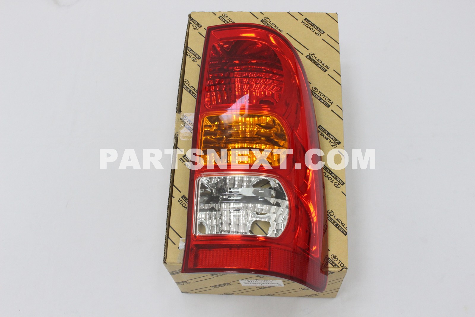 Toyota :: 81551-0K010 LENS, REAR COMBINATION LAMP, RH