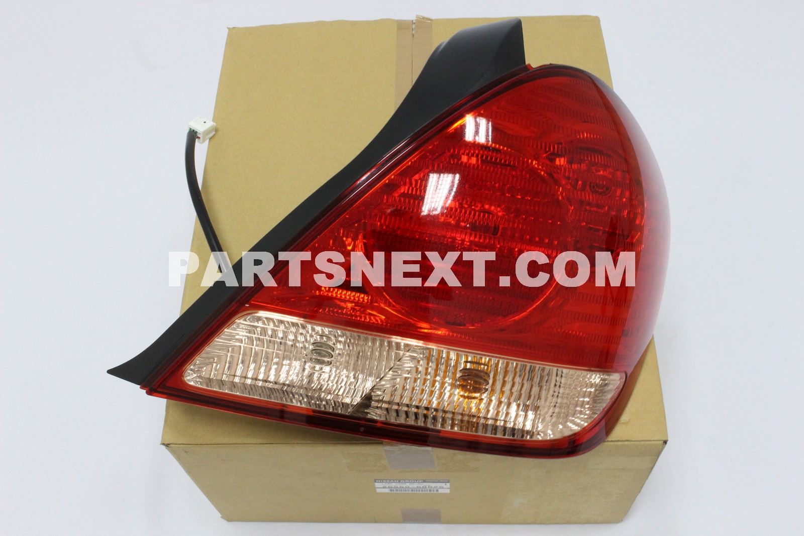 Nissan :: 26550-6N625 LAMP COMB RR,RH