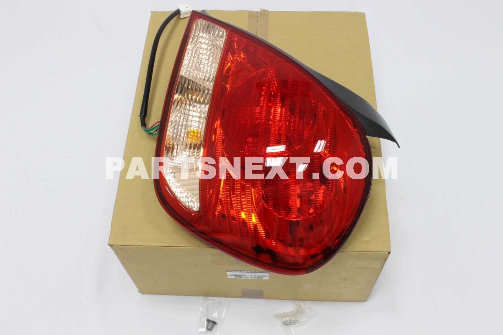 Nissan :: 26550-6N625 LAMP COMB RR,RH