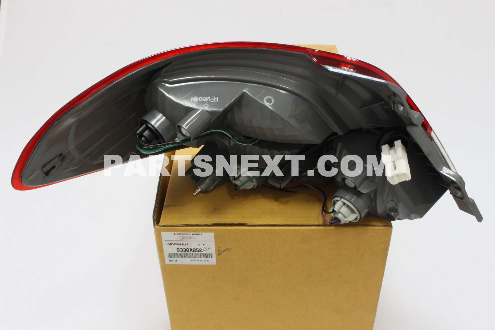 Mitsubishi :: 8330A852 LAMP ASSY,COMB,RR RH Mitsubishi :: 8330A852 LAMP ASSY,COMB,RR RH
