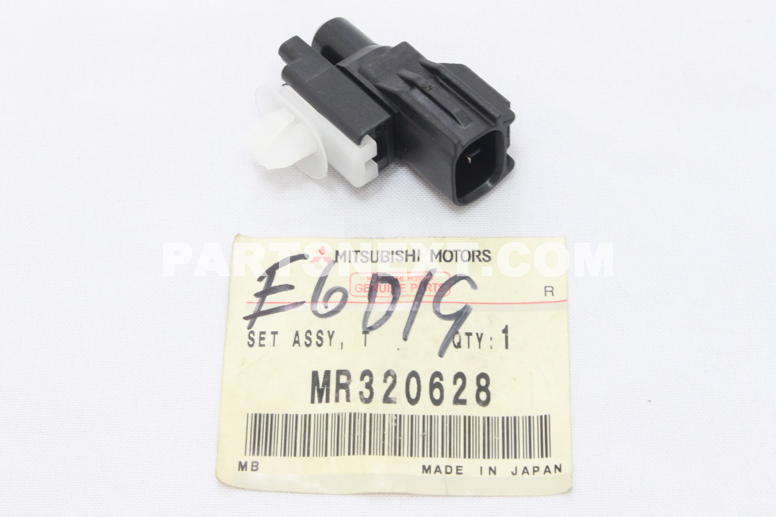 Mitsubishi :: MR320628 SENSOR,A/C CONDENSER