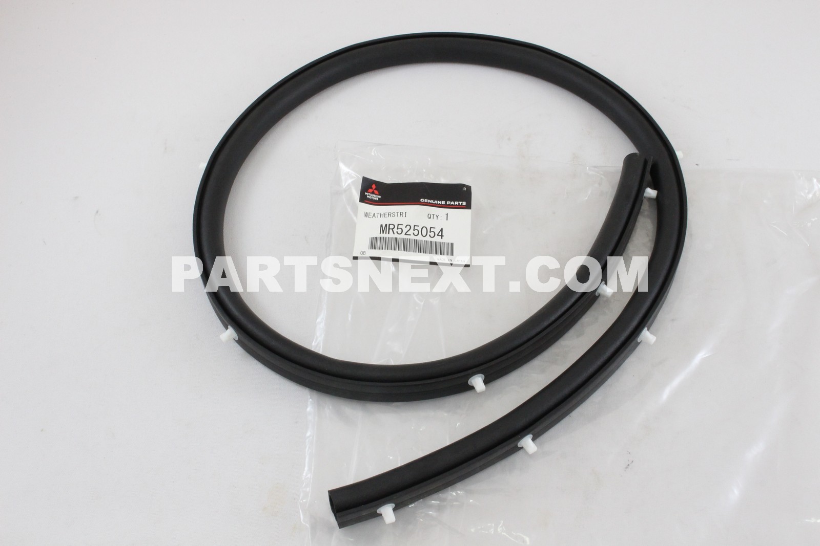 Mitsubishi :: MR525054 WEATHERSTRIP,HOOD