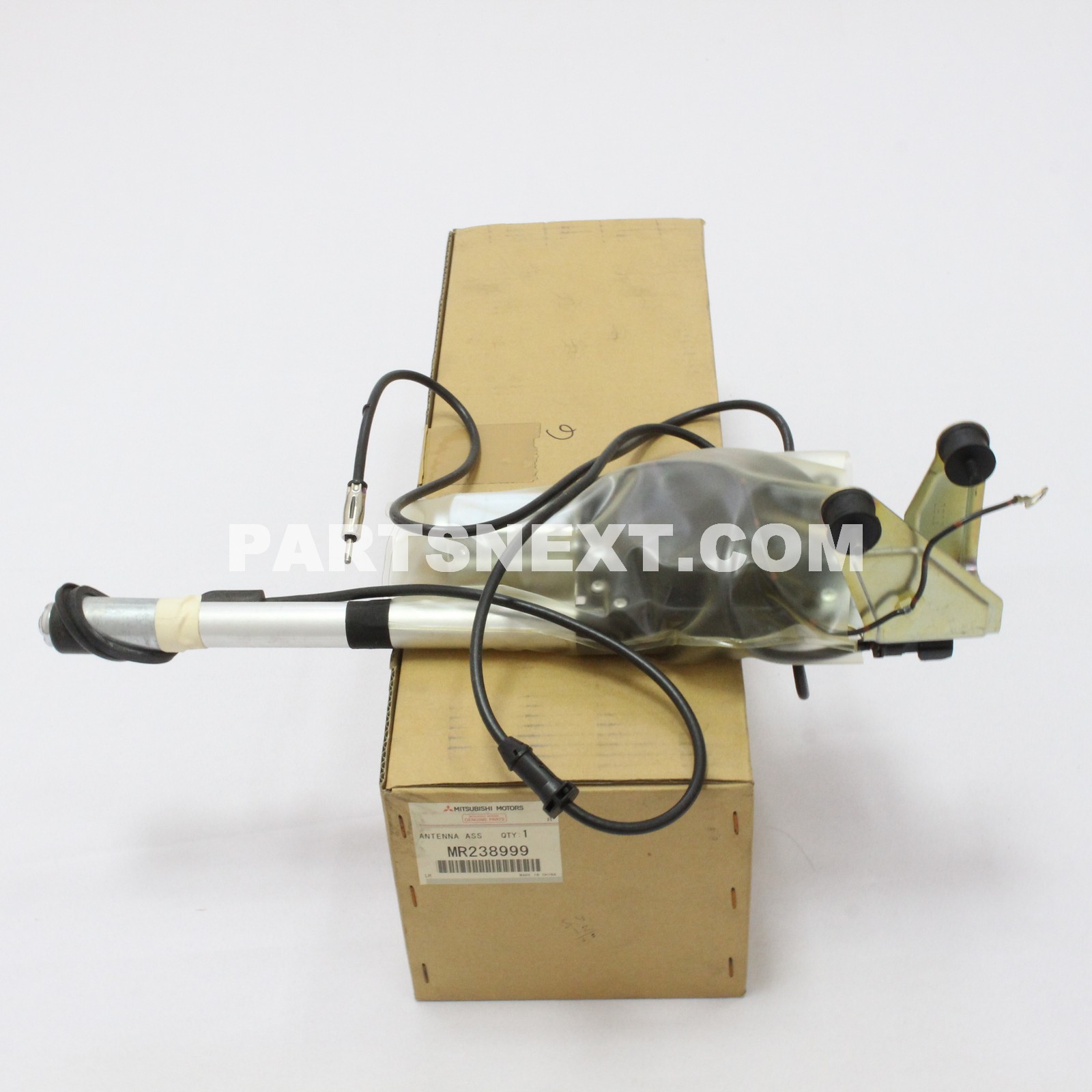 Mitsubishi :: MR238999 ANTENNA ASSY,MOTOR