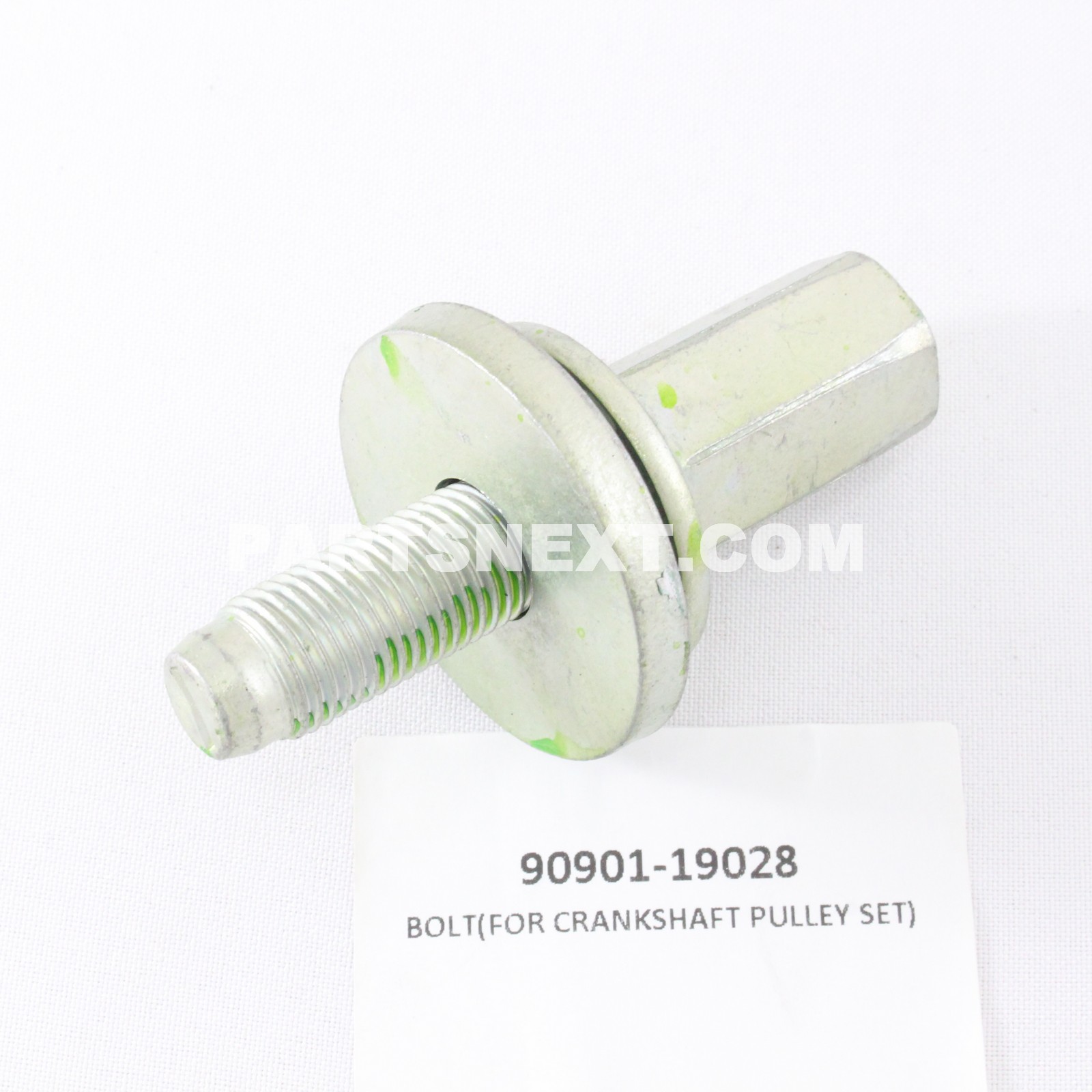 Toyota :: 90901-19028 BOLT(FOR CRANKSHAFT PULLEY SET)