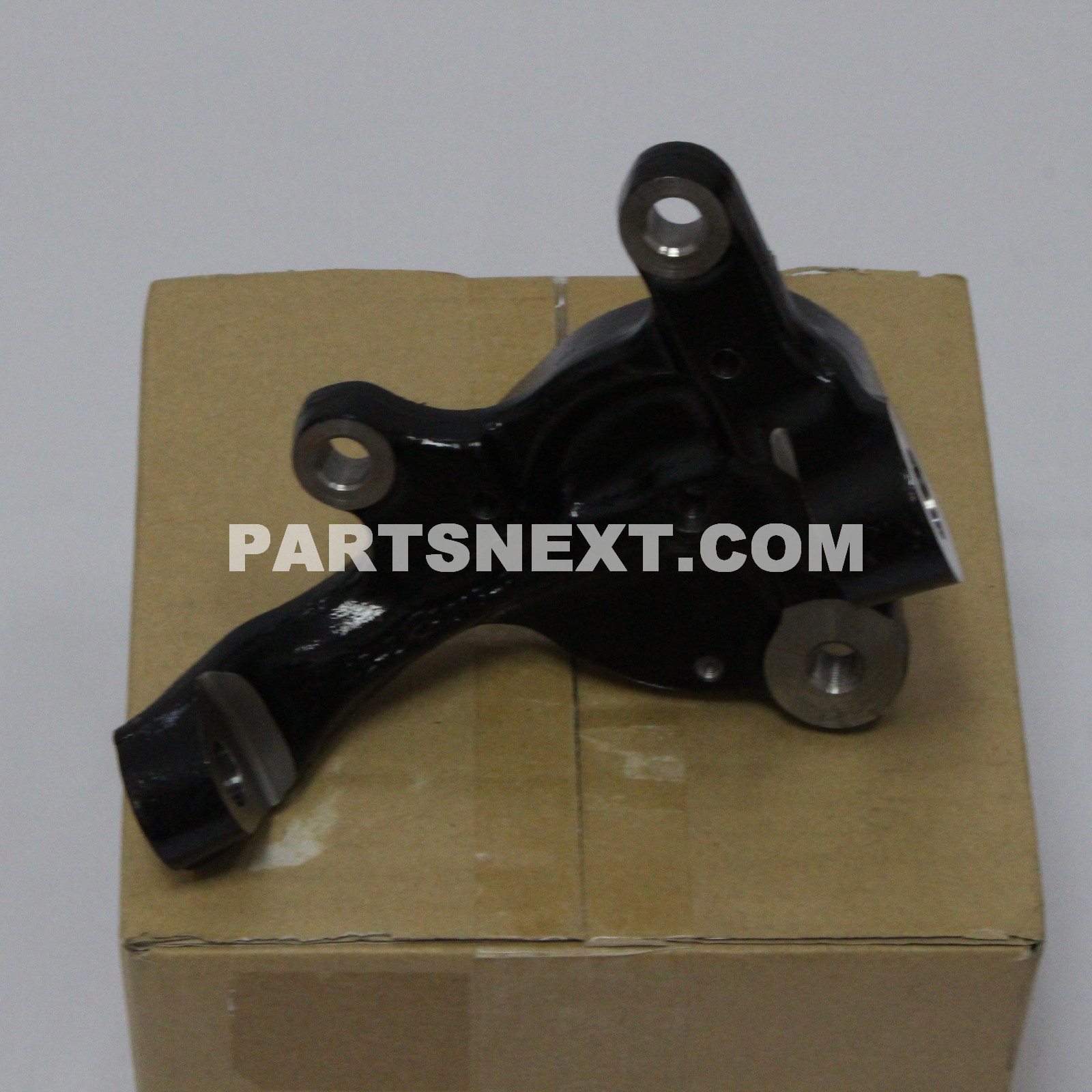 Nissan :: 40014-01G00 SPINDLE-KNUCKLE,RH