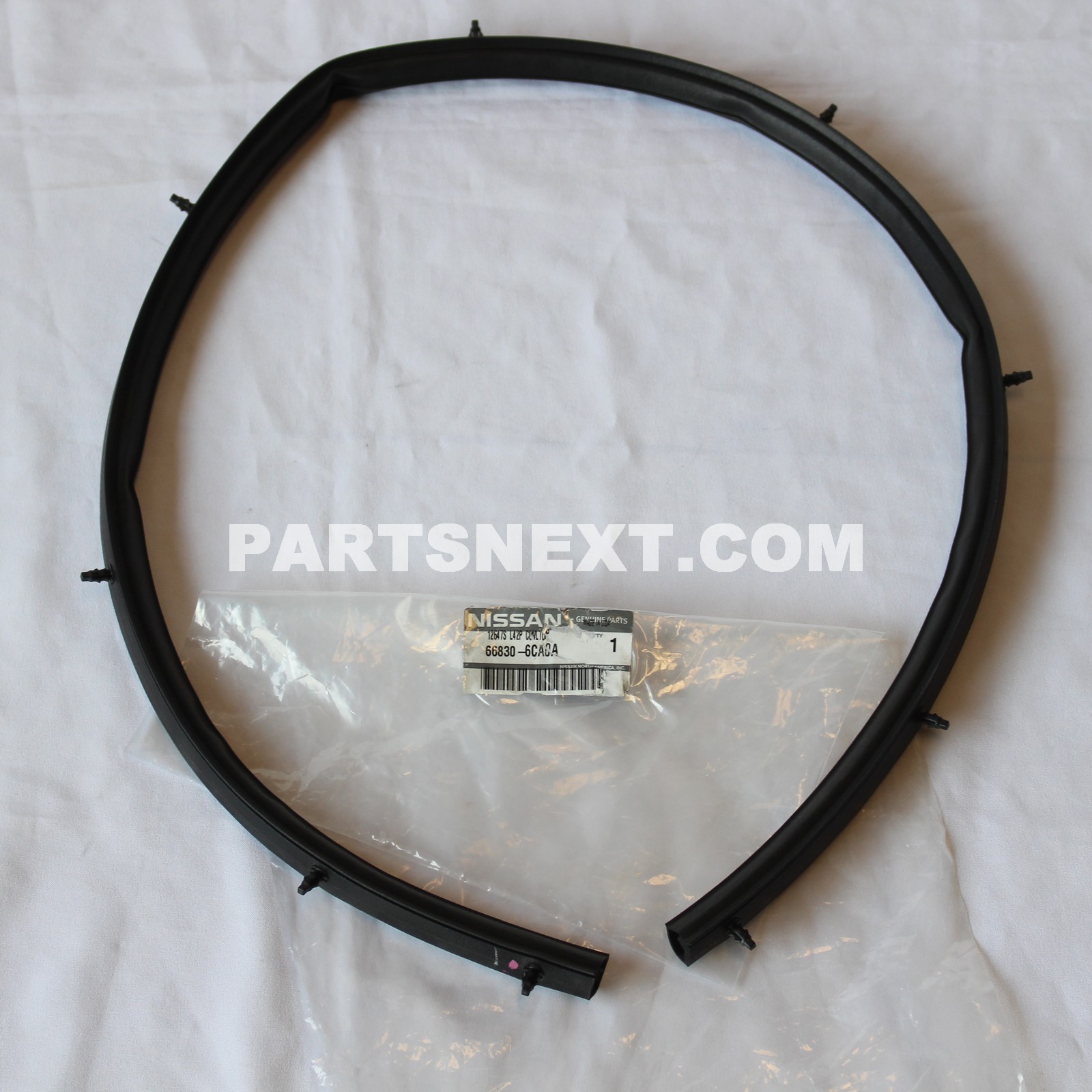 Nissan :: 66830-6CA0A SEAL HOOD