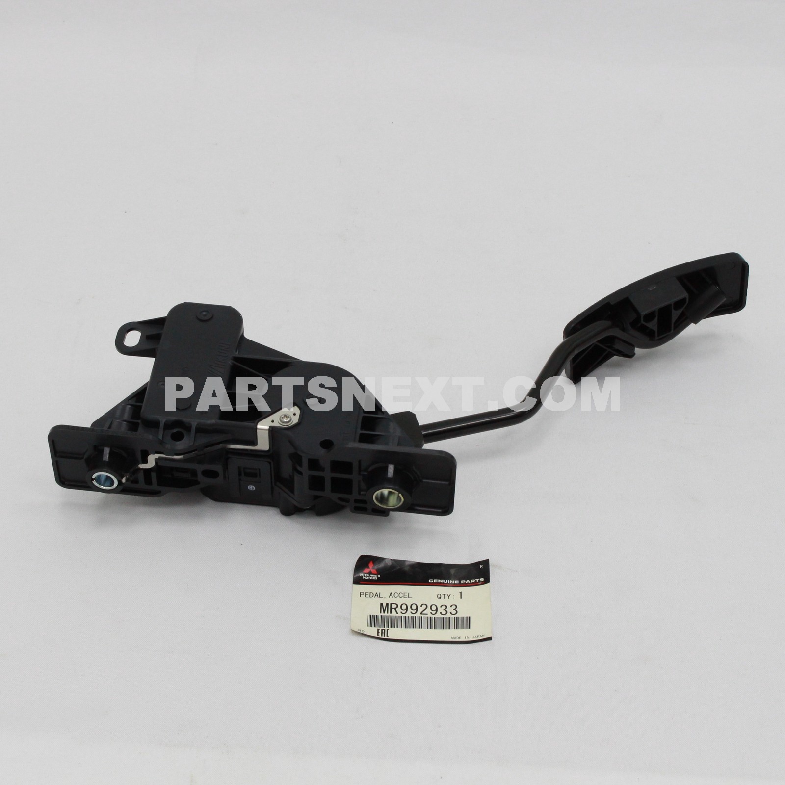 Mitsubishi :: MR992933 PEDAL,ACCEL