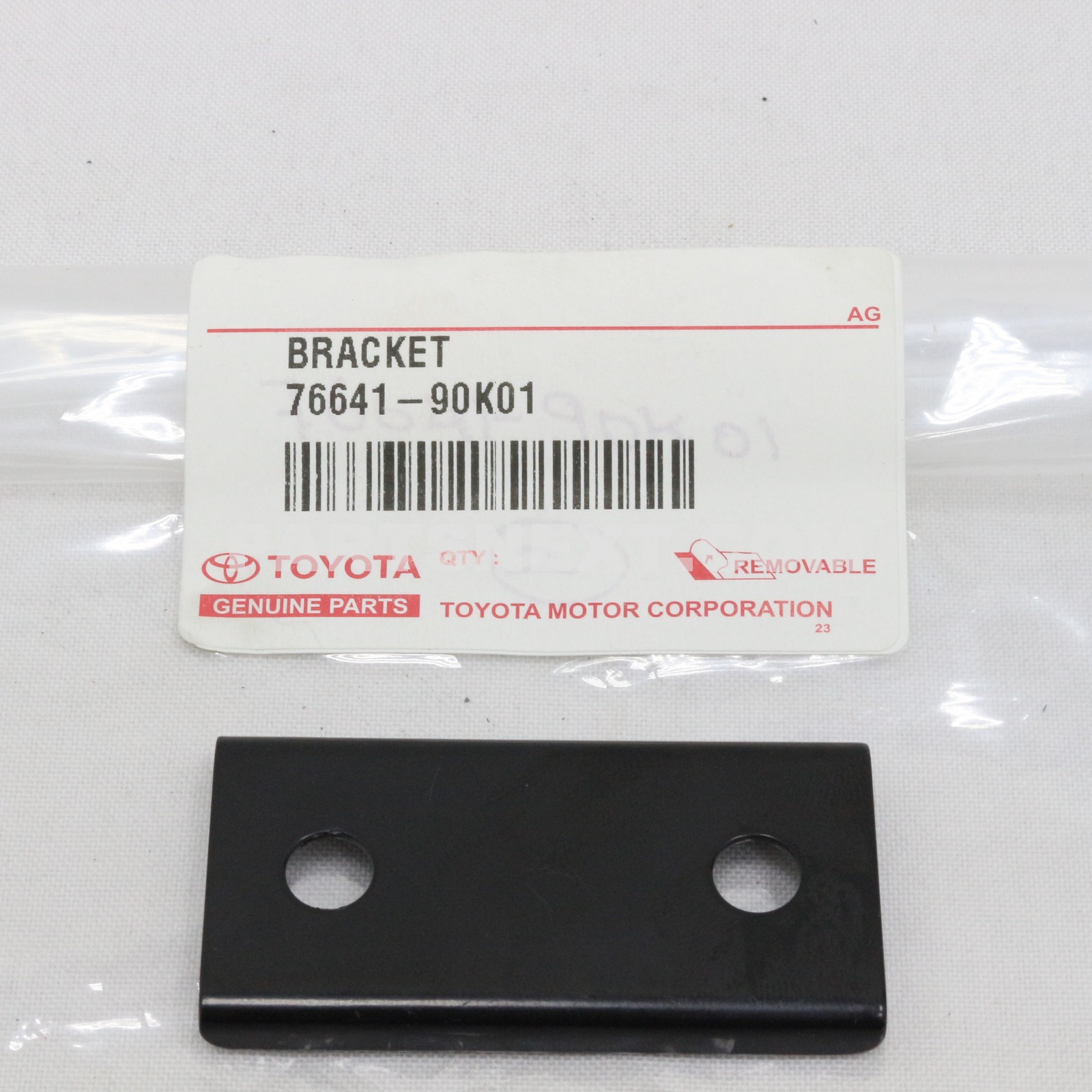Toyota :: 76641-90K01 BRACKET, FRONT MUDGUARD