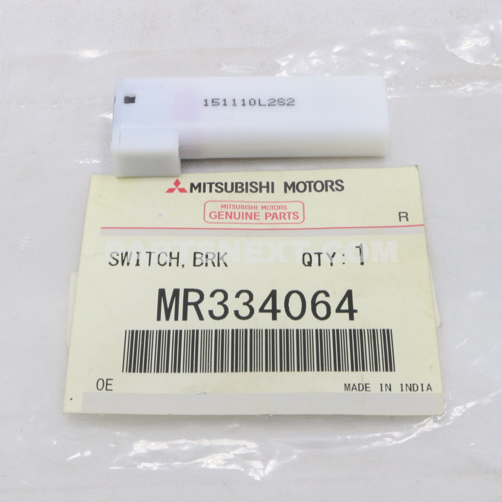 Mitsubishi :: MR334064 SWITCH,BRK FLUID LEVEL IND