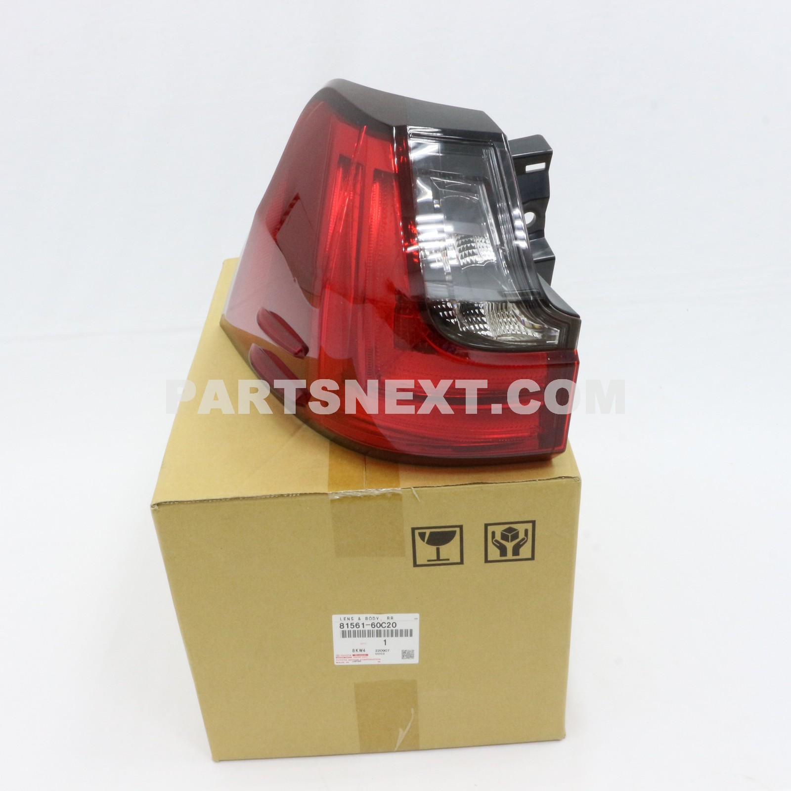 Toyota :: 81561-60C20 LENS & BODY RR