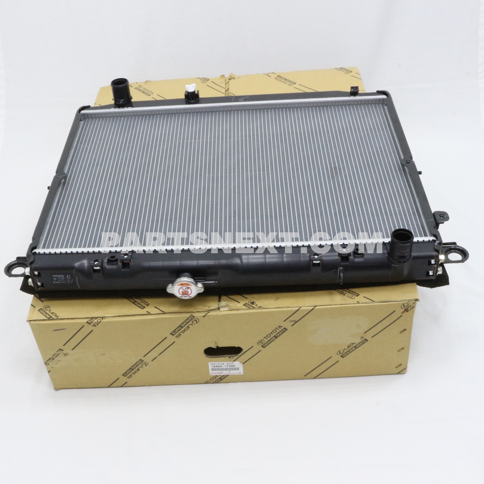 ラジエーター Assy 適合、トヨタランドクルーザー 1HZ 16400-17400