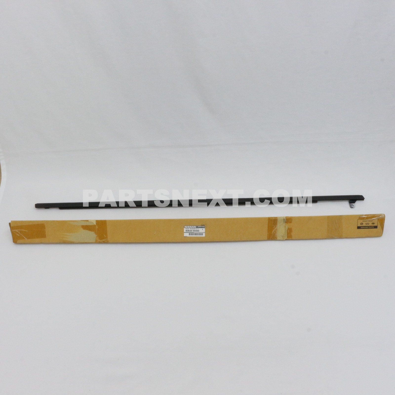 Nissan :: 80820-EE000 MOULDING ASSY-FRONT DOOR OUTSIDE,RH