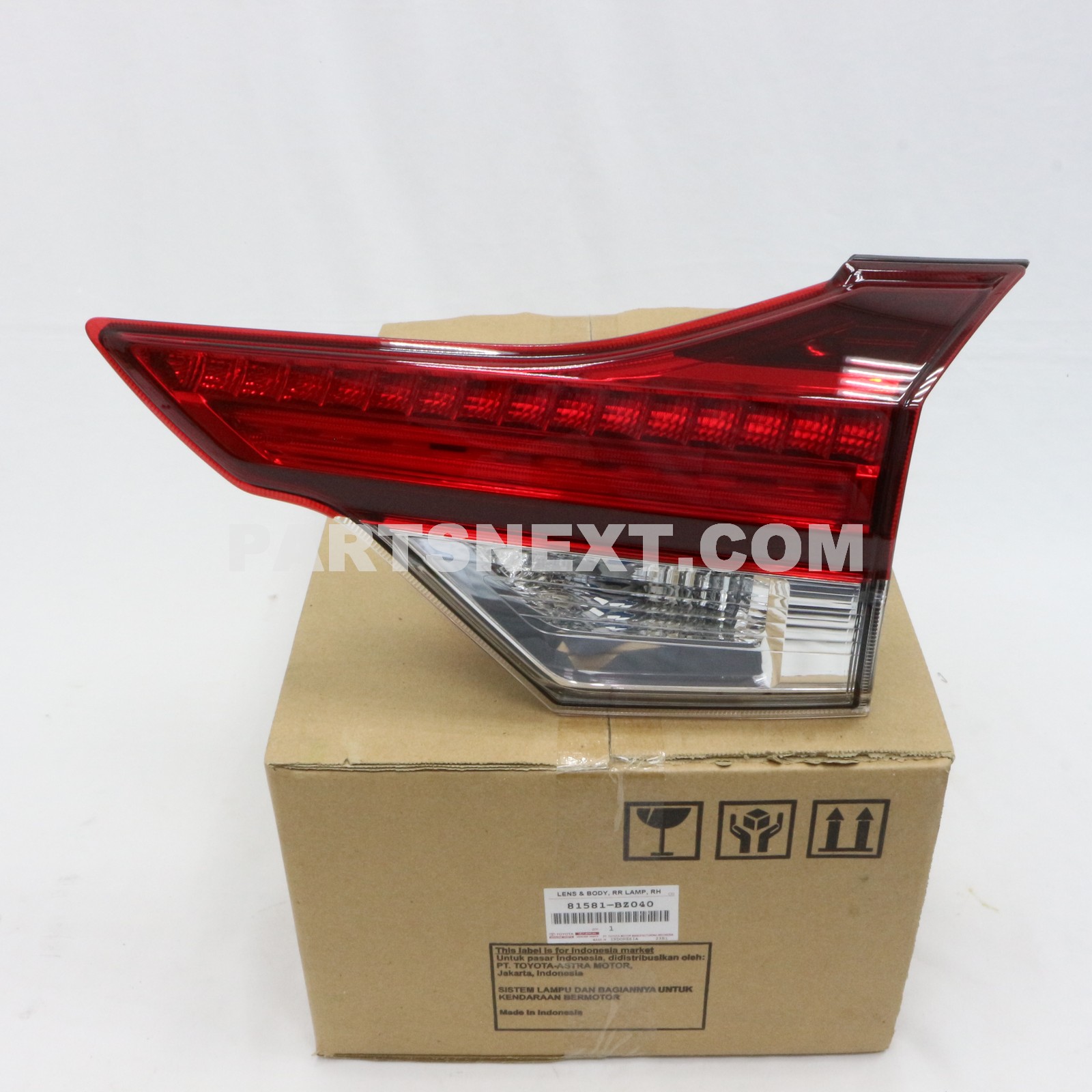 mamoyuzuページ Toyota :: 81581-BZ040 LENS & BODY, RR LAMP