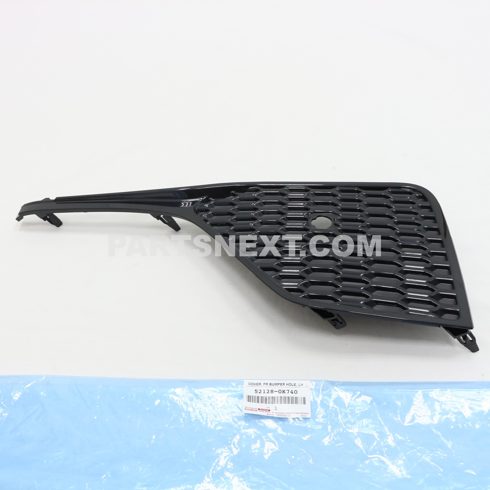 Toyota :: 52128-0K740 COVER FR BUMPER HOL