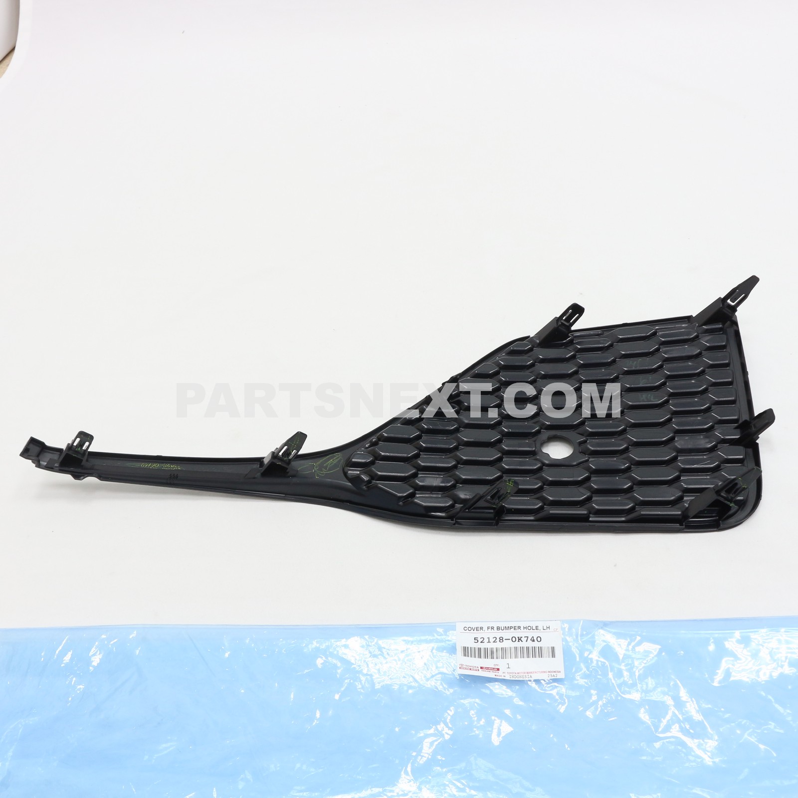 Toyota :: 52128-0K740 COVER FR BUMPER HOL