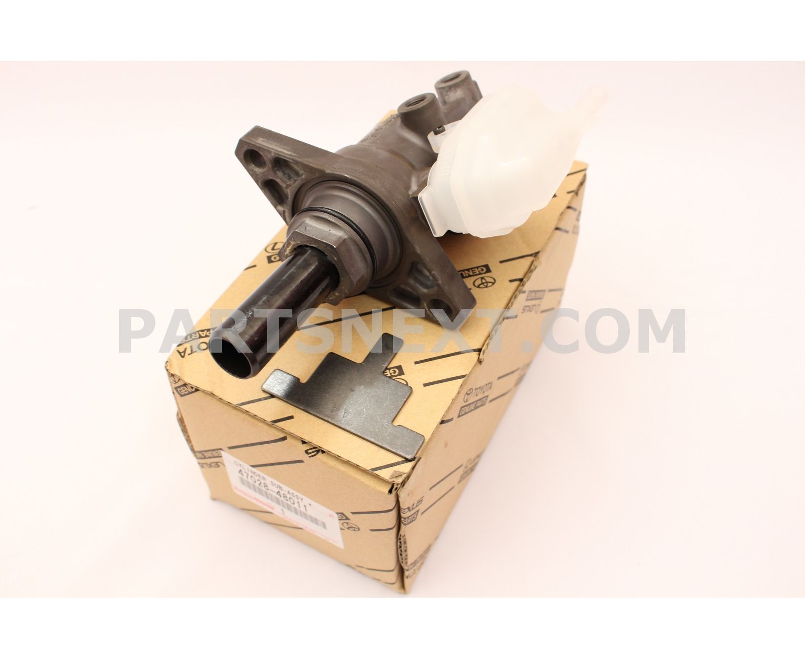 Toyota 4702848011 CYLINDER SUBASSY, BRAKE MASTER W/PLATE