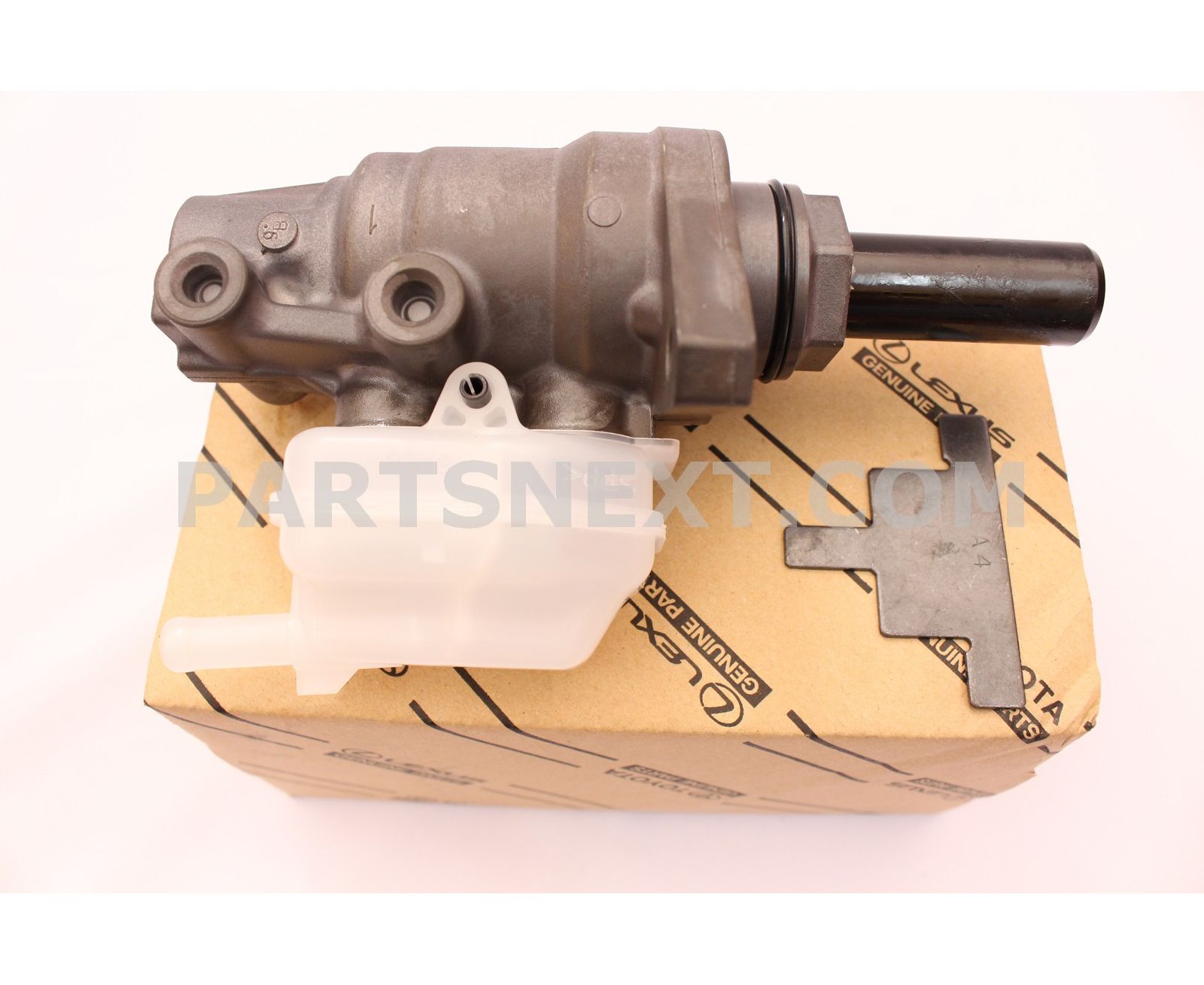 Toyota 4702848011 CYLINDER SUBASSY, BRAKE MASTER W/PLATE