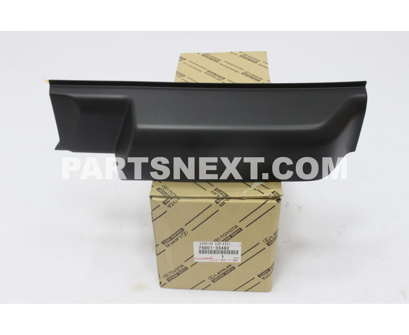 Toyota :: 76801-35482 GARNISH SUB-ASSY, BACK DOOR, OUTSIDE