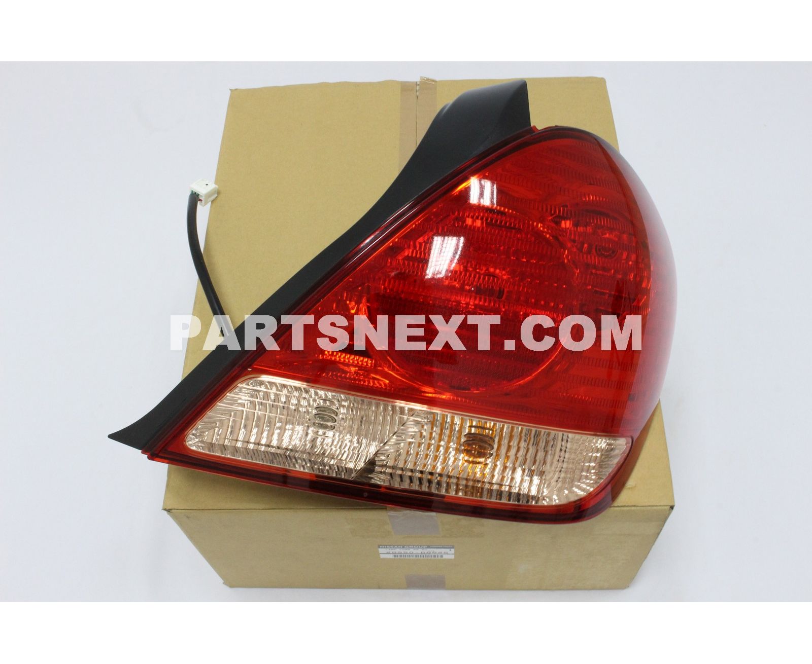 Nissan :: 26550-6N625 LAMP COMB RR,RH