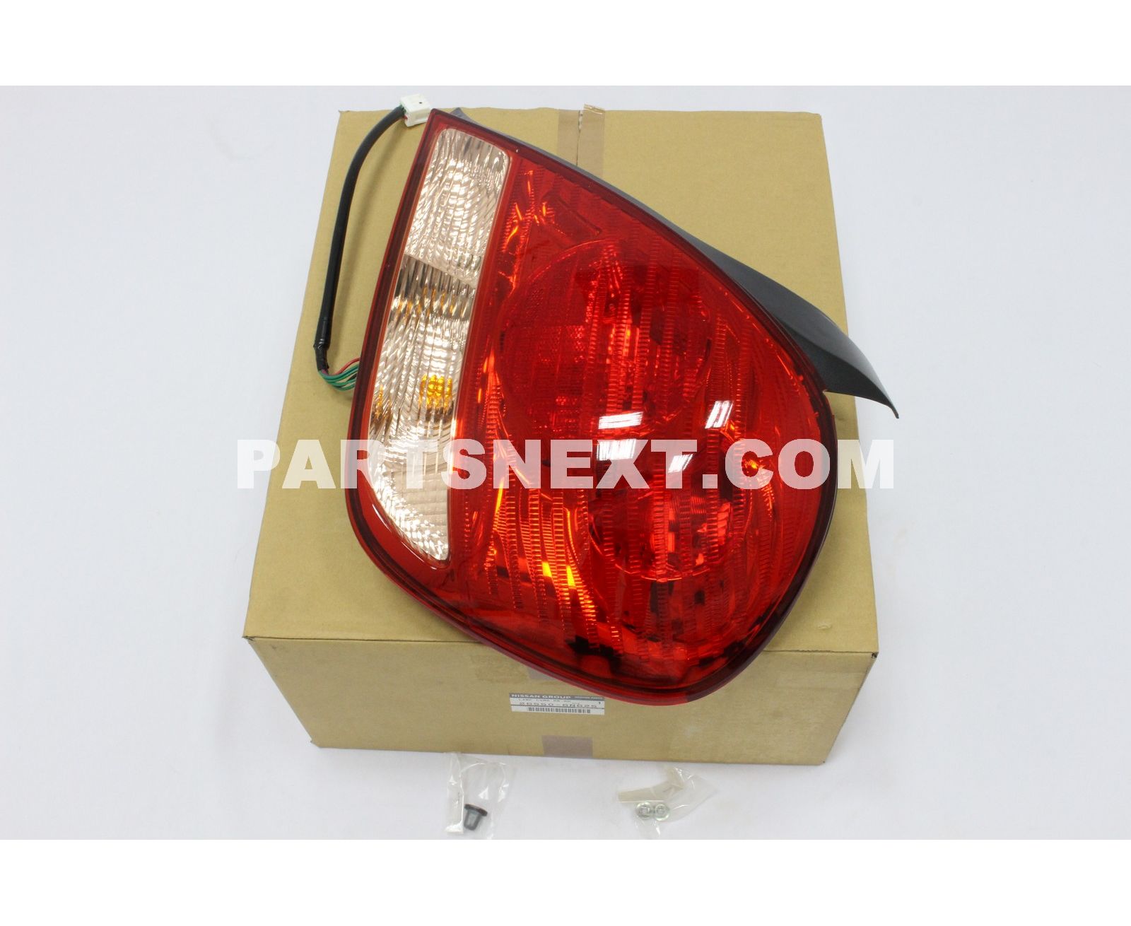 Nissan :: 26550-6N625 LAMP COMB RR,RH