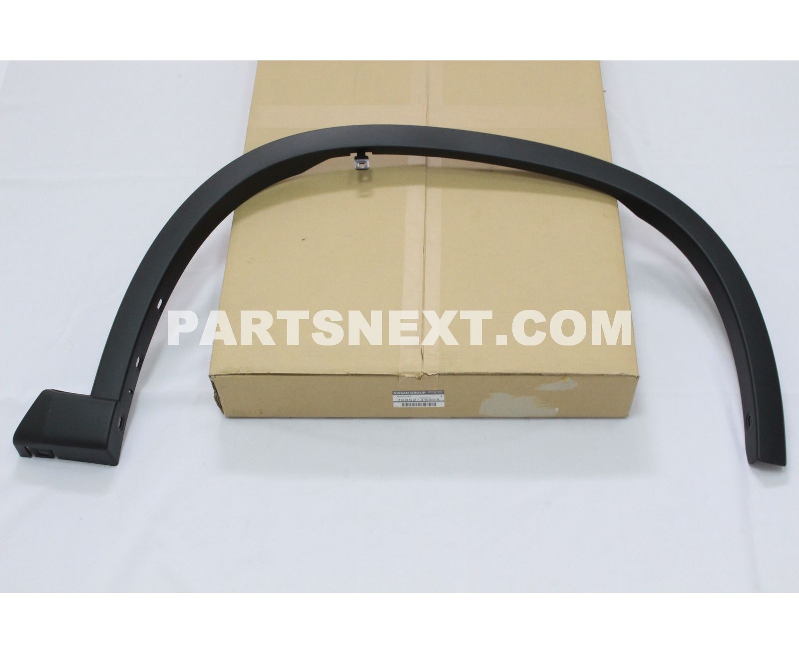 Nissan :: 76852-JG30A MUDGUARD-CENTER,FRONT RH