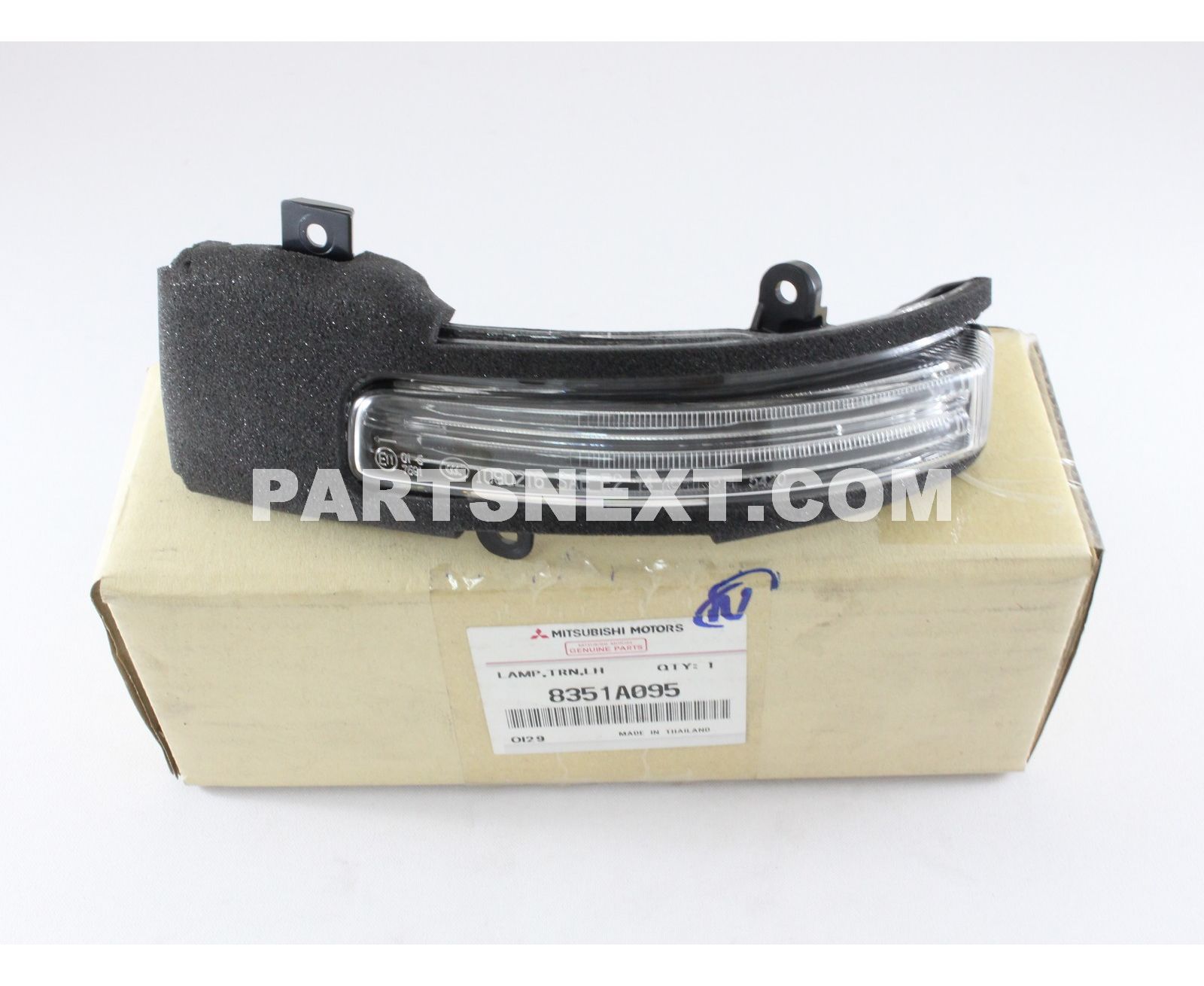 Mitsubishi :: 8351A095 LAMP ASSY,SIDE T/SIG,FR LH