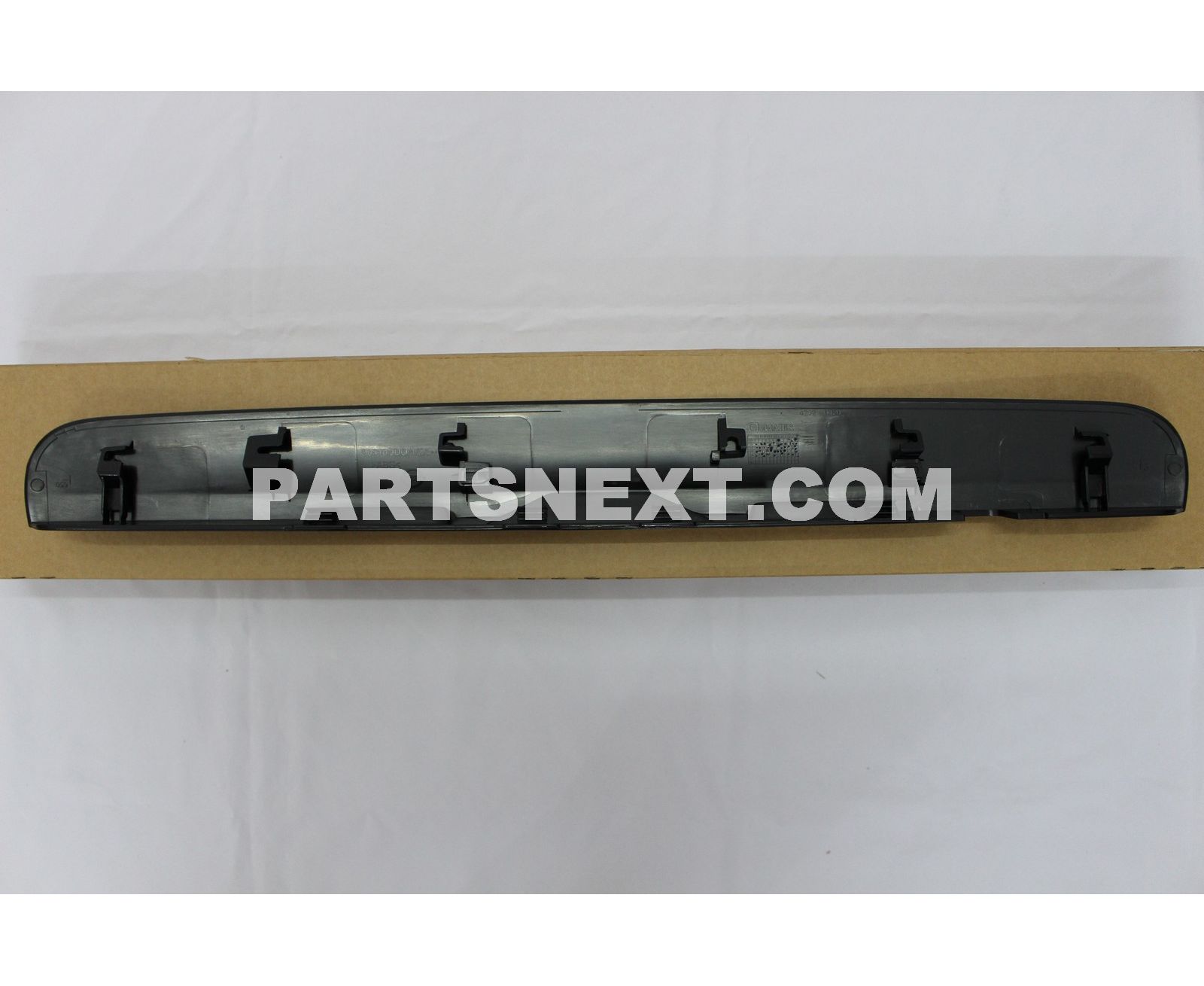 Nissan :: 90812-JD20H FINISHER ASSY-BACK DOOR