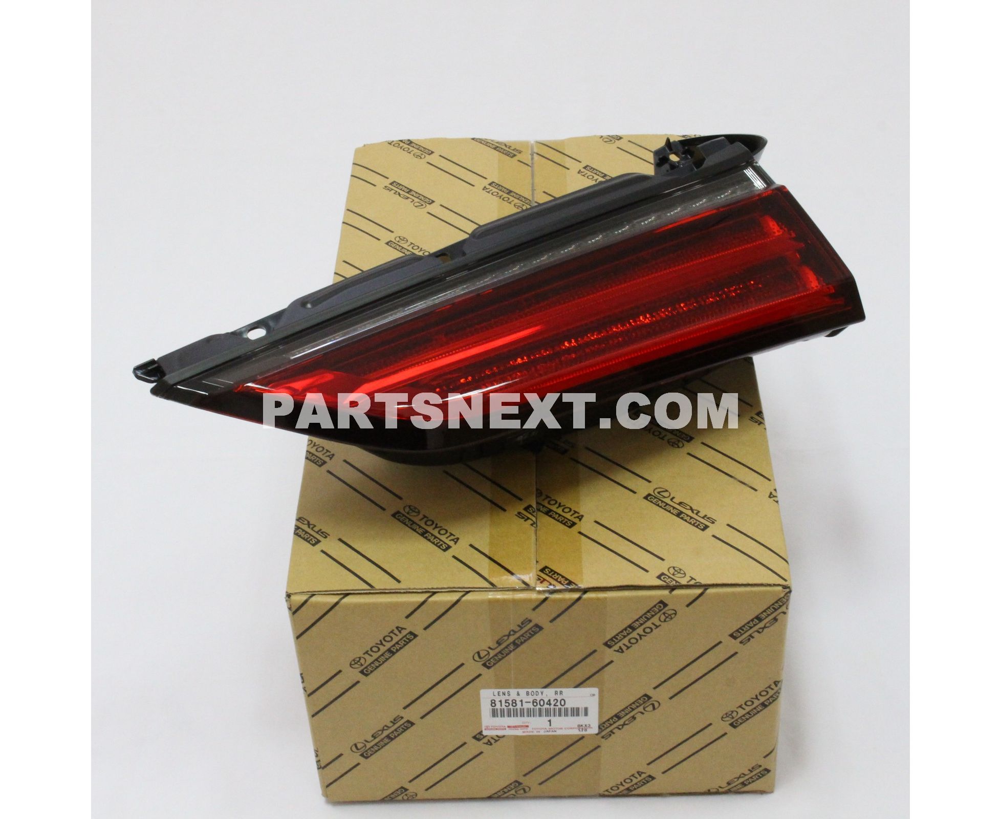 Toyota :: 81581-60420 LENS & BODY RR