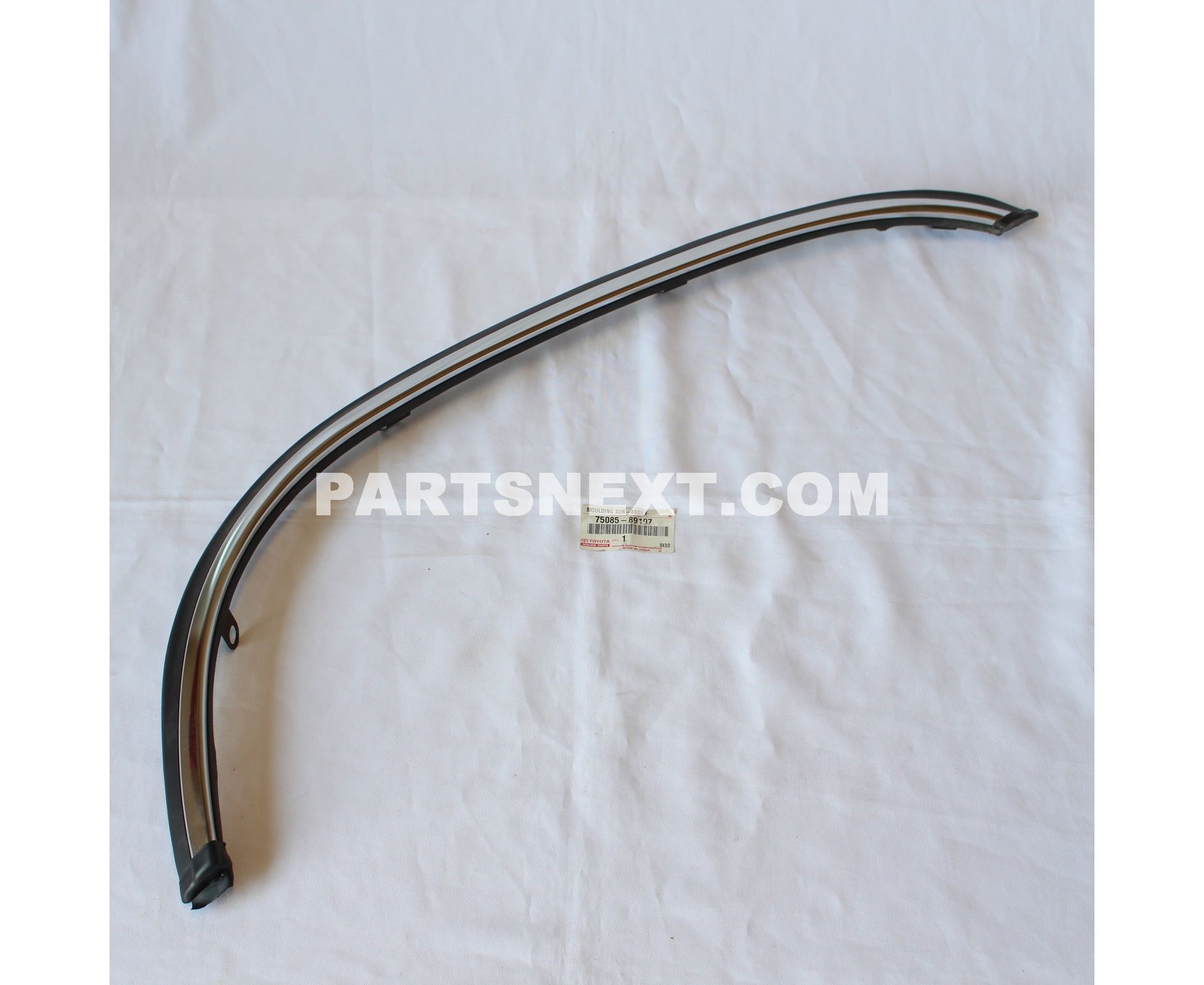 Toyota :: 75085-89107 MOULDING, FRONT FENDER WHEEL OPENING, RH