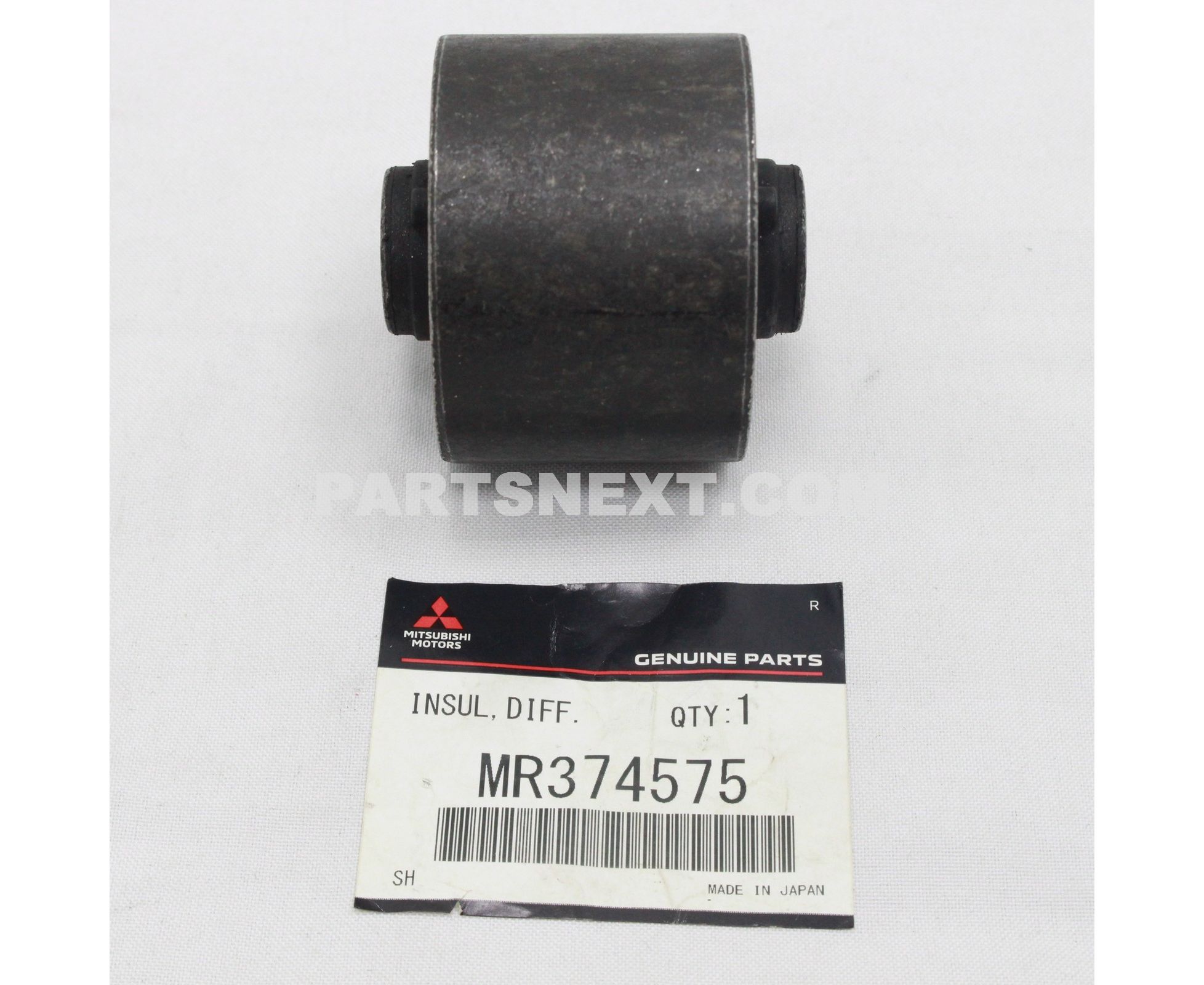 Mitsubishi :: MR374575 INSULATOR,FR DIFF MOUNTING