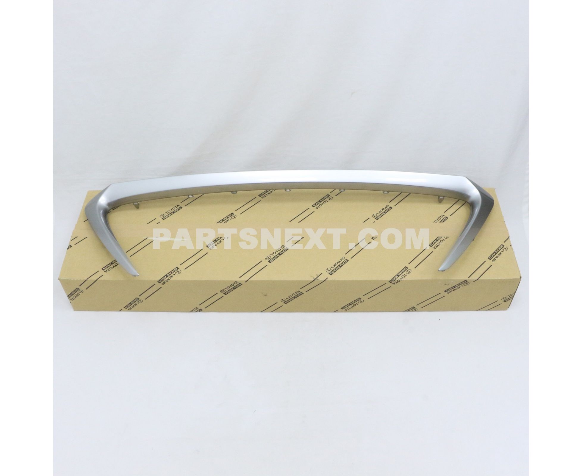Toyota :: 53122-76010 MOULDING, RADIATOR GRILLE, LOWER