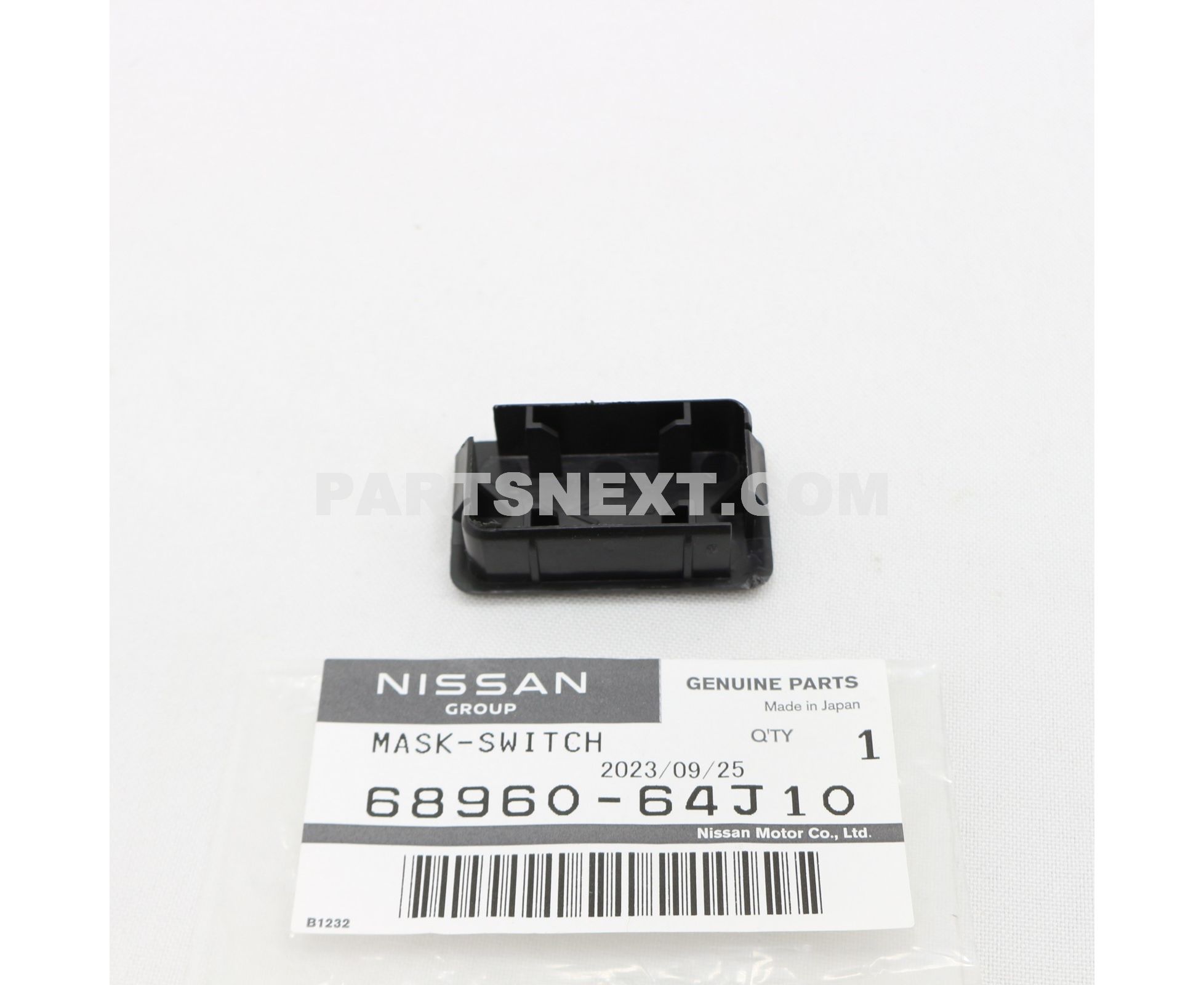 Nissan :: 68960-64J10 MASK-HOLE