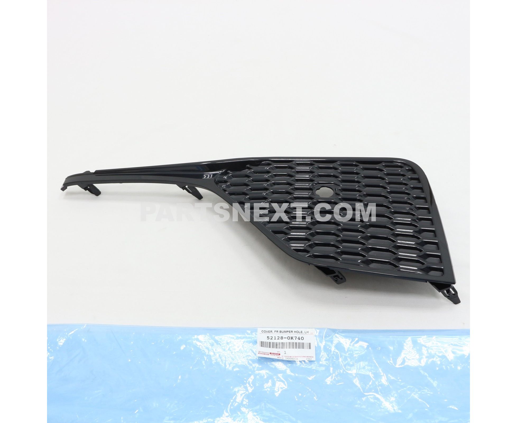 Toyota :: 52128-0K740 COVER FR BUMPER HOL