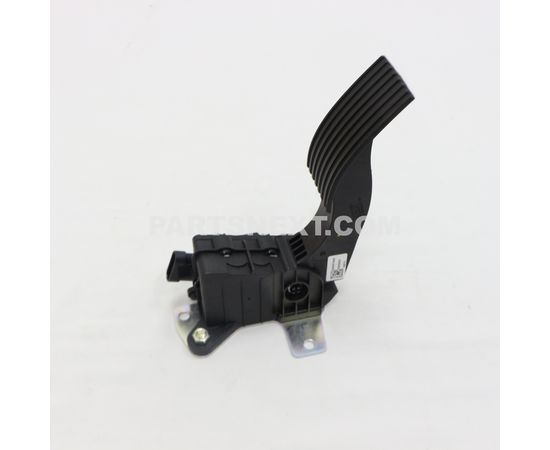 Mitsubishi MX940320 ACCELERATOR PEDAL / OEM Original Genuine MX940320